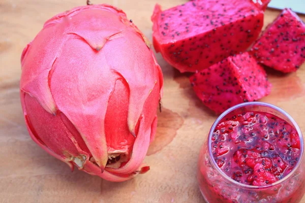 Dragon fruit with smoothies — Stock Photo, Image