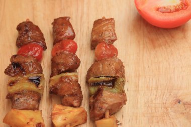 Bar-BQ veya barbekü ızgara et