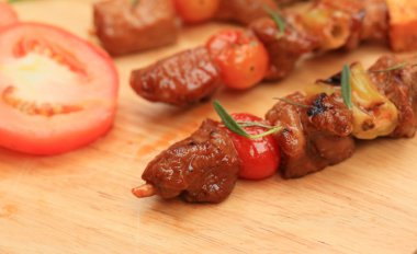 Bar-BQ veya barbekü ızgara et