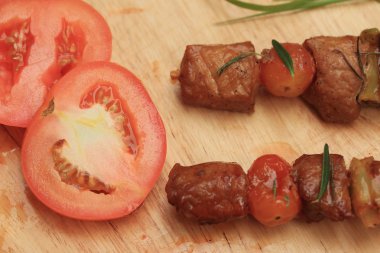 Bar-BQ veya barbekü ızgara et