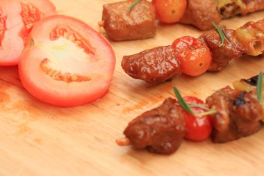 Bar-BQ veya barbekü ızgara et