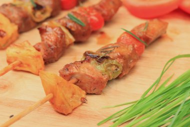 Bar-BQ veya barbekü ızgara et