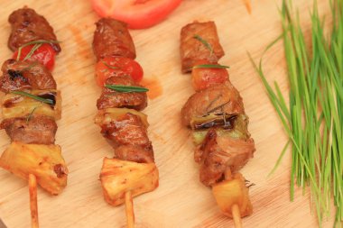 Bar-BQ veya barbekü ızgara et