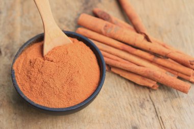 strick ile toz tarçın