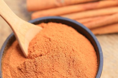 strick ile toz tarçın