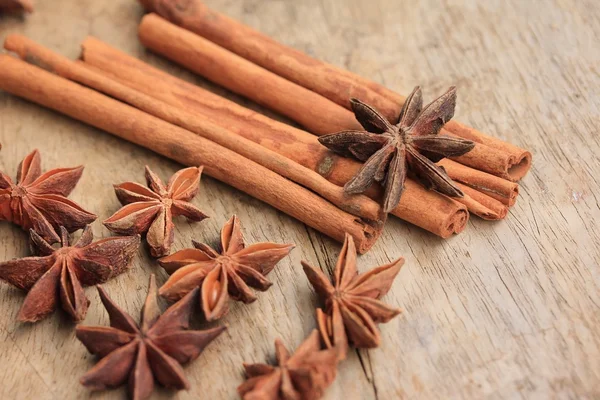 Star anise and cinnamon — Stock Photo, Image