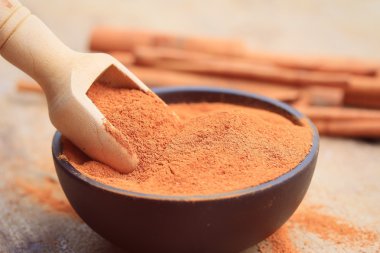 strick ile toz tarçın