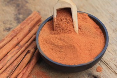 strick ile toz tarçın