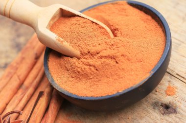 strick ile toz tarçın