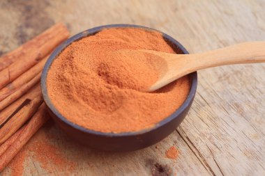 strick ile toz tarçın