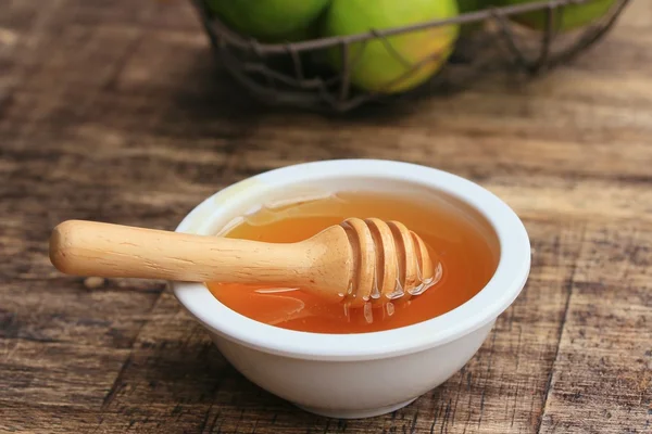 Honey bee with lemon — Stock Photo, Image