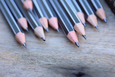 siyah kalem ve kitap