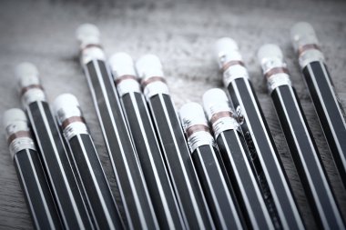 siyah kalem ve kitap