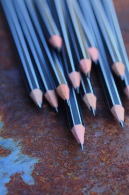 siyah kalem ve kitap