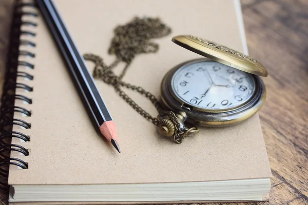 Vintage reloj de bolsillo antiguo — Foto de Stock