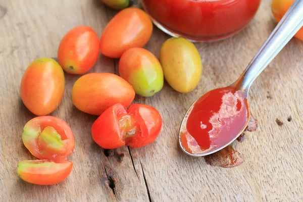 Tomatsås med färsk — Stockfoto