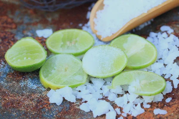 Sal marina con limón —  Fotos de Stock