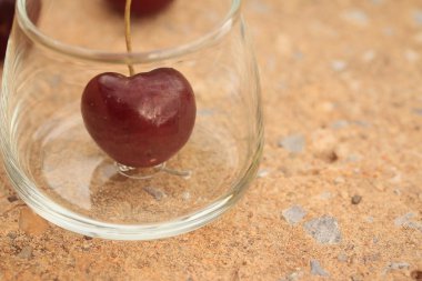 Tatlı tadı taze kiraz