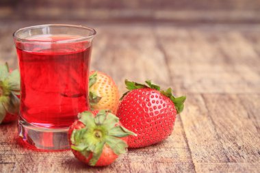 taze çilek suyu ile