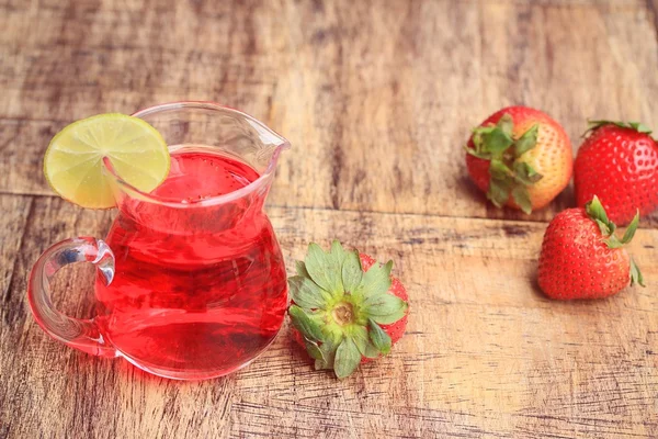 Fresh strawberry with juice — Stock Photo, Image