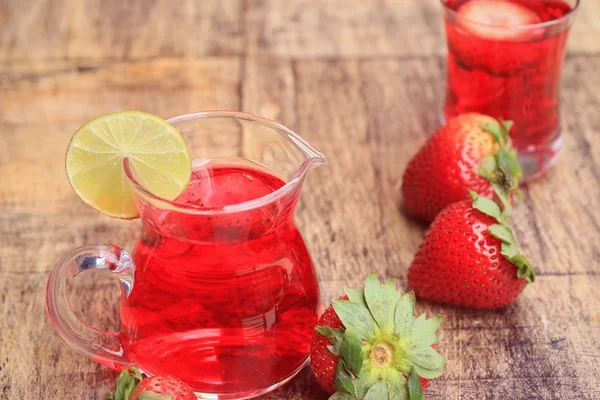 新鲜草莓汁 — 图库照片