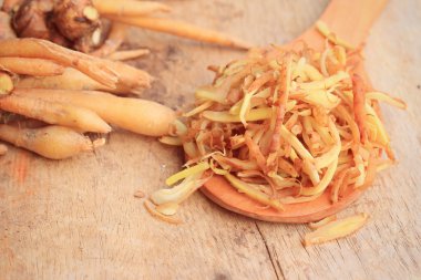 taze fingerroot ve dilim 