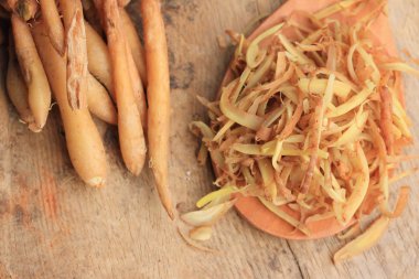 taze fingerroot ve dilim 