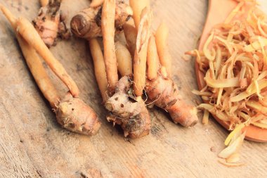 taze fingerroot ve dilim 