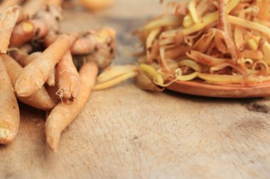 taze fingerroot ve dilim 