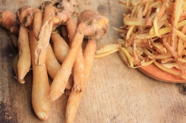 taze fingerroot ve dilim 