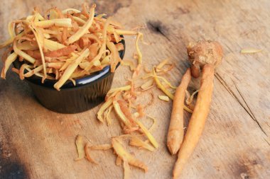 taze fingerroot ve dilim 