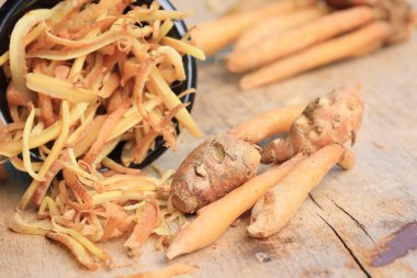 taze fingerroot ve dilim 