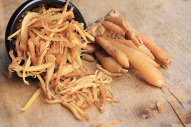 taze fingerroot ve dilim 