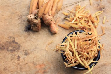 taze fingerroot ve dilim 