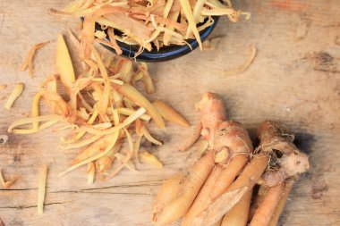 taze fingerroot ve dilim 