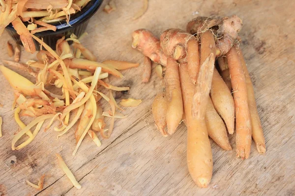 Färska fingerroot och skiva — Stockfoto