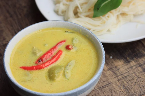 Grüne Curry und Reisnudeln — Stockfoto