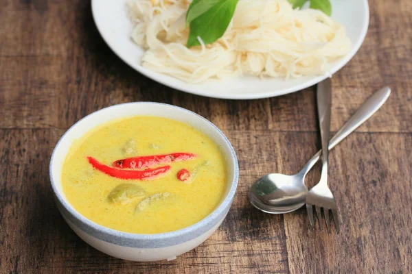 Grüne Curry und Reisnudeln — Stockfoto