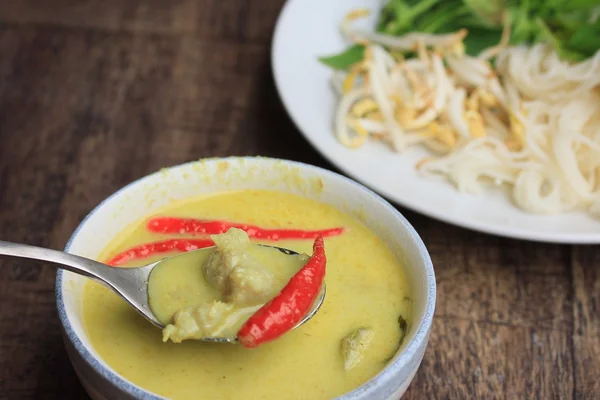 Green curry and rice noodle — Stock Photo, Image