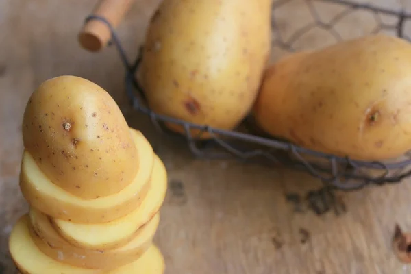 Fresh potatoes on wooden — Stock Photo, Image