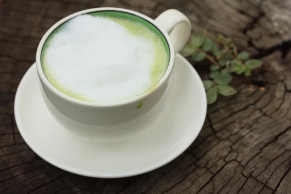 Tasty hot green tea — Stock Photo, Image