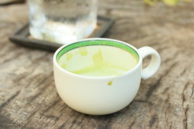 Lezzetli sıcak yeşil çay