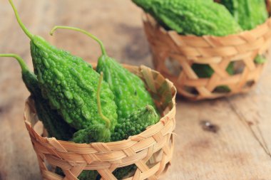 ahşap zemin üzerinde kavun