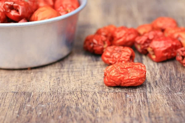 Red jujube på trä — Stockfoto