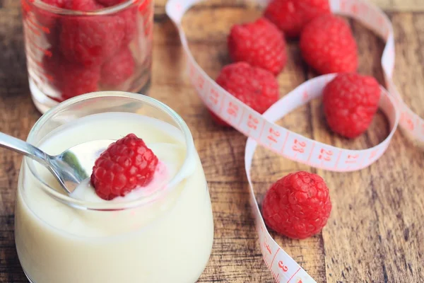 Yogurt smoothie with raspberries — Stock Photo, Image