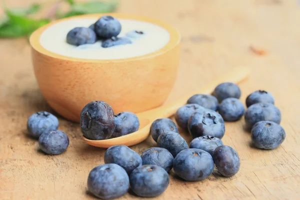 Batido de yogur con arándanos —  Fotos de Stock