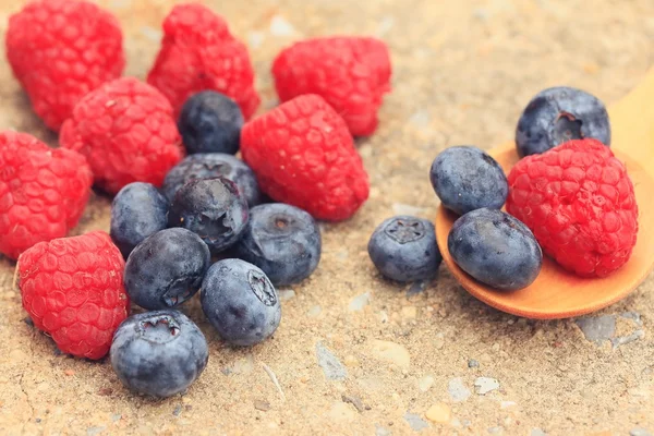 Fresh blueberries with raspberries — Stock Photo, Image