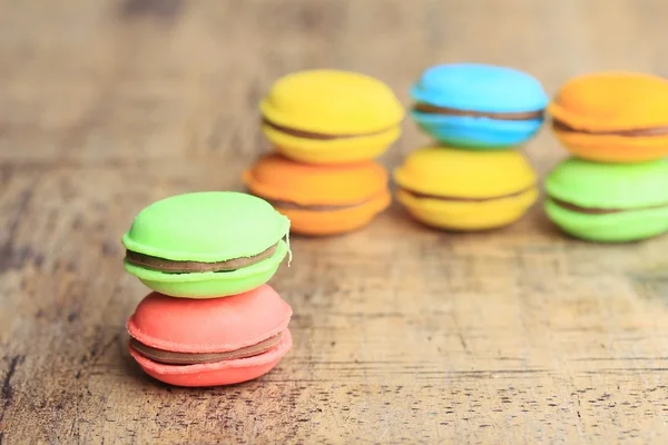 Colorful macaroons on wood — Stock Photo, Image