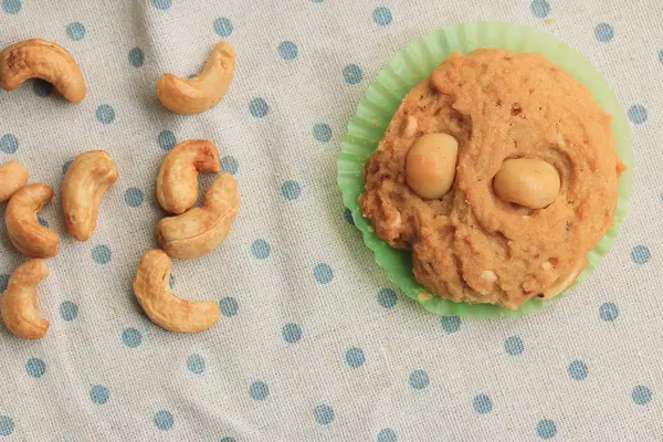 Cashew seed with cookies — Stock Photo, Image