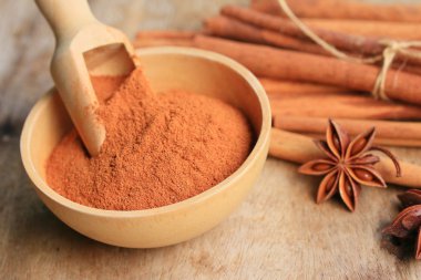 Sopa ile toz tarçın